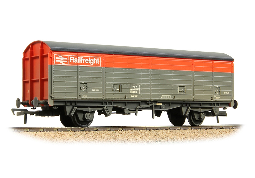 Bachmann Europe plc - BR VDA Van BR Railfreight Red & Grey [W]